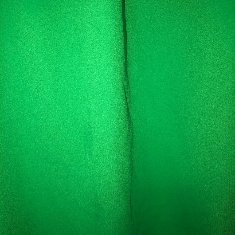 Green off the shoulder - Picture 4 of 5